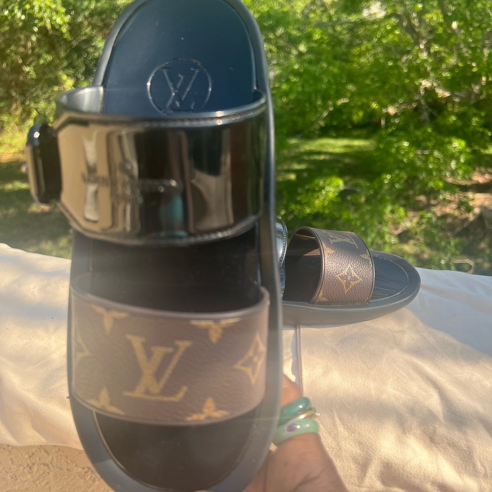Louis Vuitton Sunbath Patent Leather Slides Size 36 - Picture 7 of 13